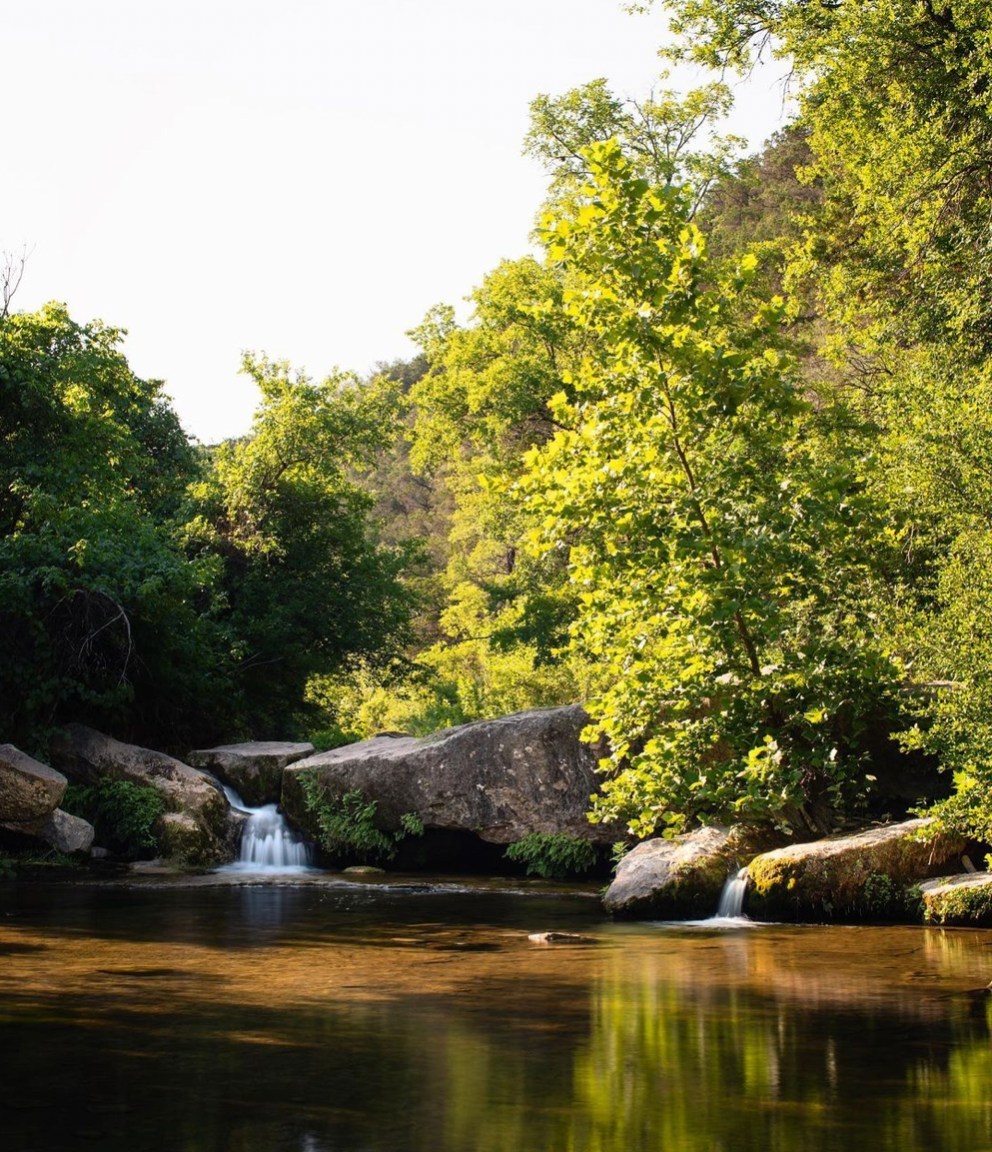 How gorgeous is Bull Creek? Head over and listen to the relaxing sounds of the waterfall 😍 

📸: @grantdpittman 

#KeepAustinFit #AustinFit #atxlife #AustinTX #austintexas #austinguide #austinlife #austinlifestyle #austinliving #BullCreek