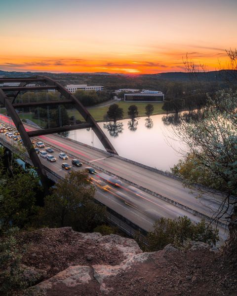 Check out that sunset!! 😍 The best part of hiking is the view at the top, what are some of your favorite hiking spots in Austin?

📸: @guthrie_mw