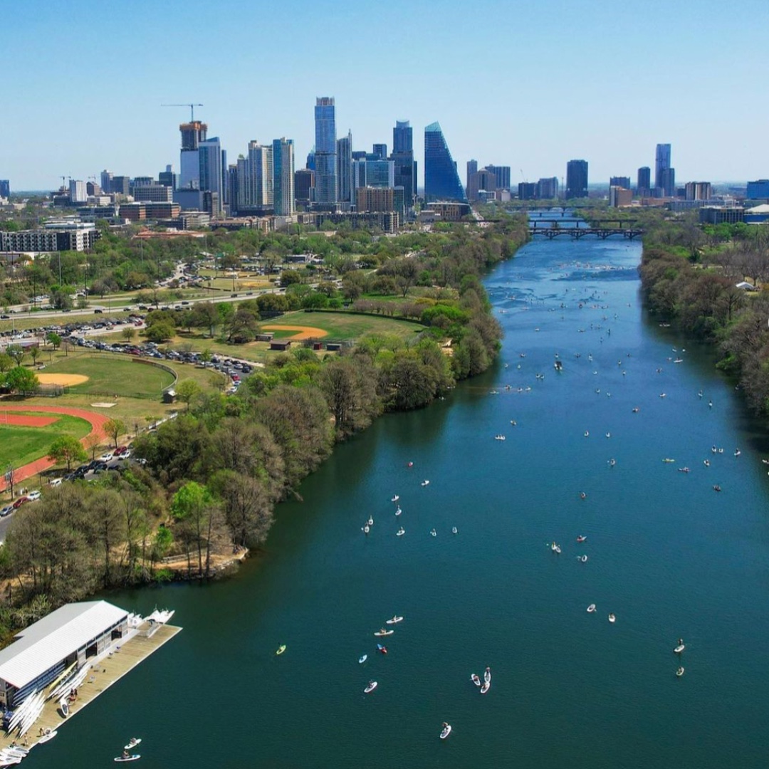 It's HOT out here in Austin! Grab your kayak or paddle board and beat the heat! ☀️🕶

📸: @aerialaustin_

#kayak #paddleboard #ladybirdlake #atx #austintx #KeepAustinFit