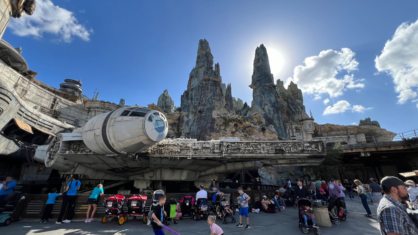 Disney Attractions - Star Wars Millineum Falcon